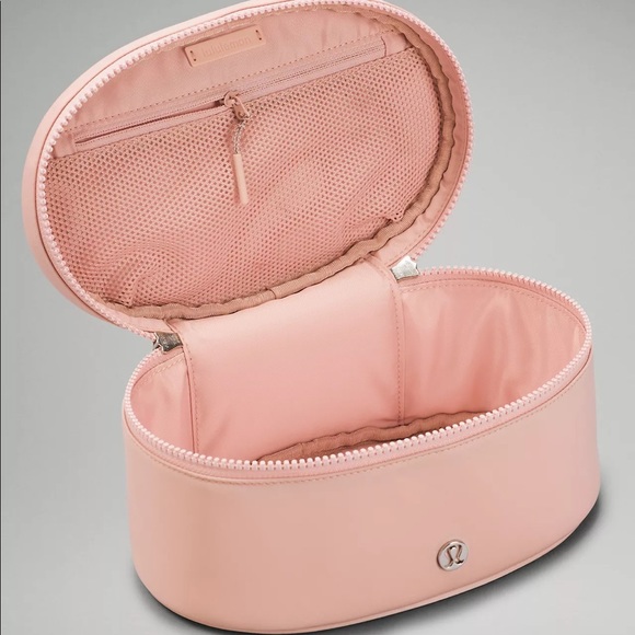 NWT Lululemon cosmetic case - Picture 3 of 7